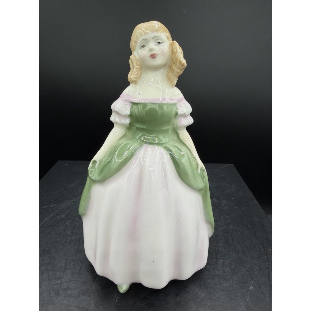 🎀✨ Royal Doulton Limited "Penny" Figurine – 1967 – Vintage Lady Collectible ✨🎀